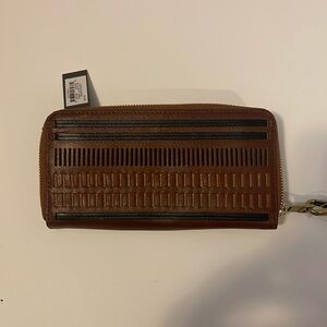 Fossil leather wallet / clutch. NWT. Brown w black accents